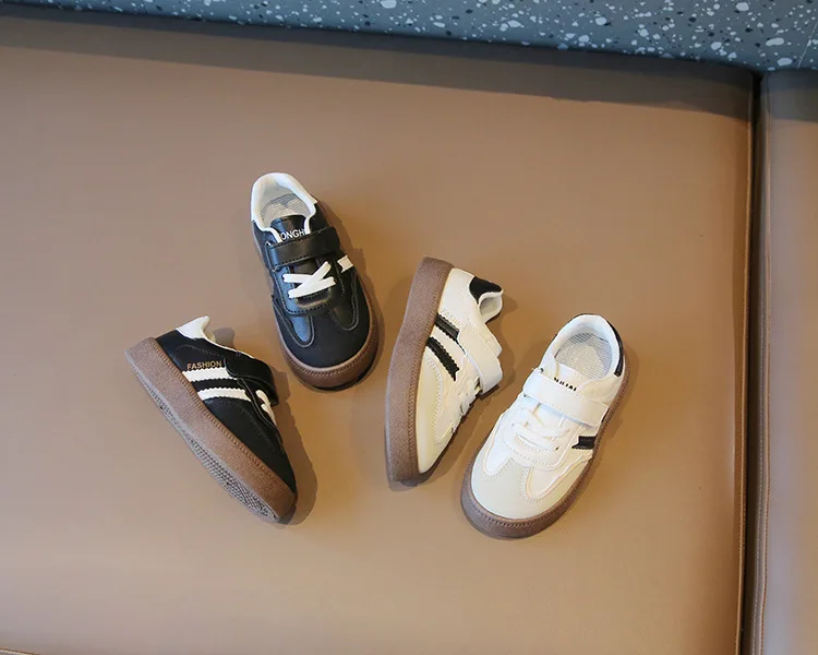 Zapatillas niño detalle trasera