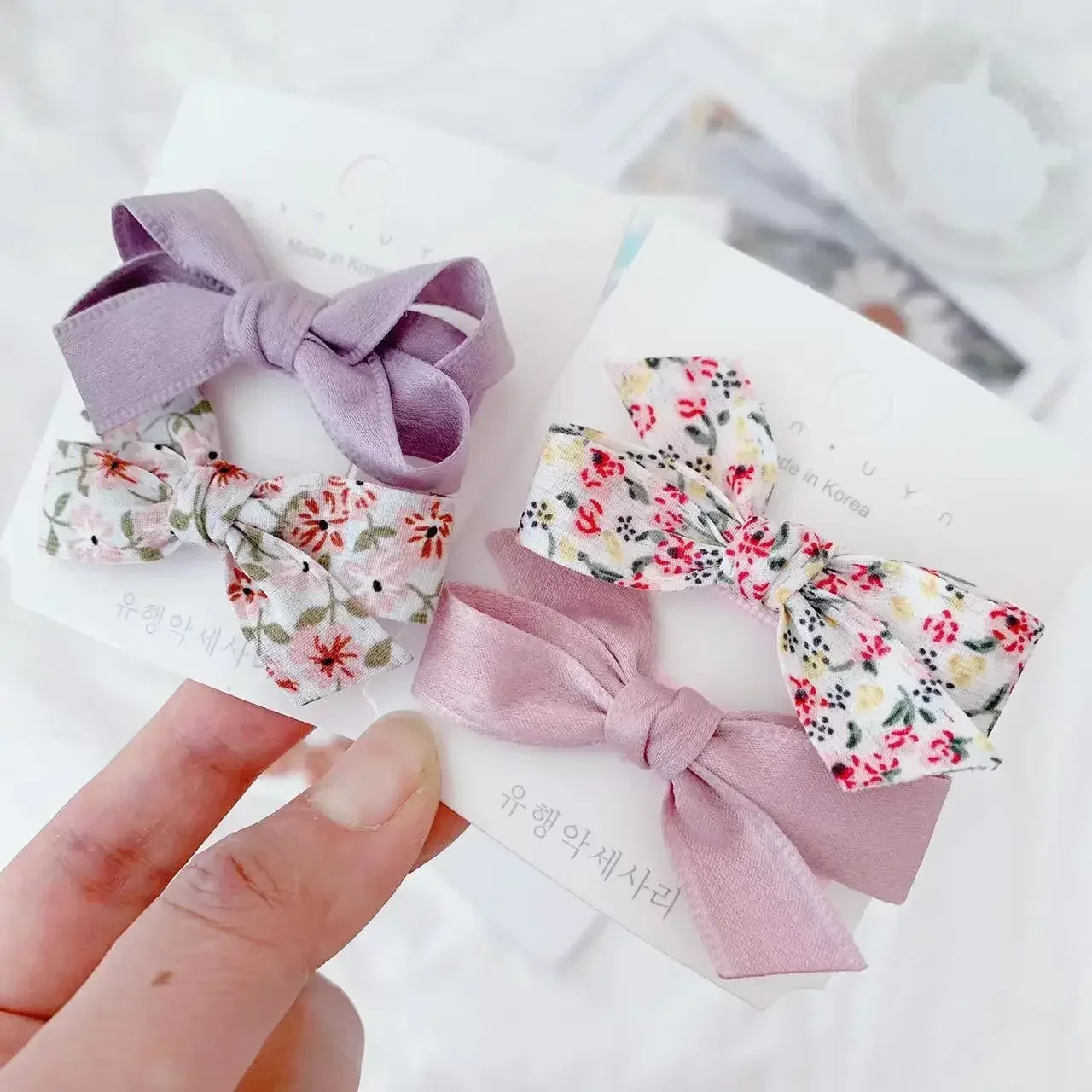 Diadema floral con lazo para niña – Set de horquillas de felpa - imagen 5