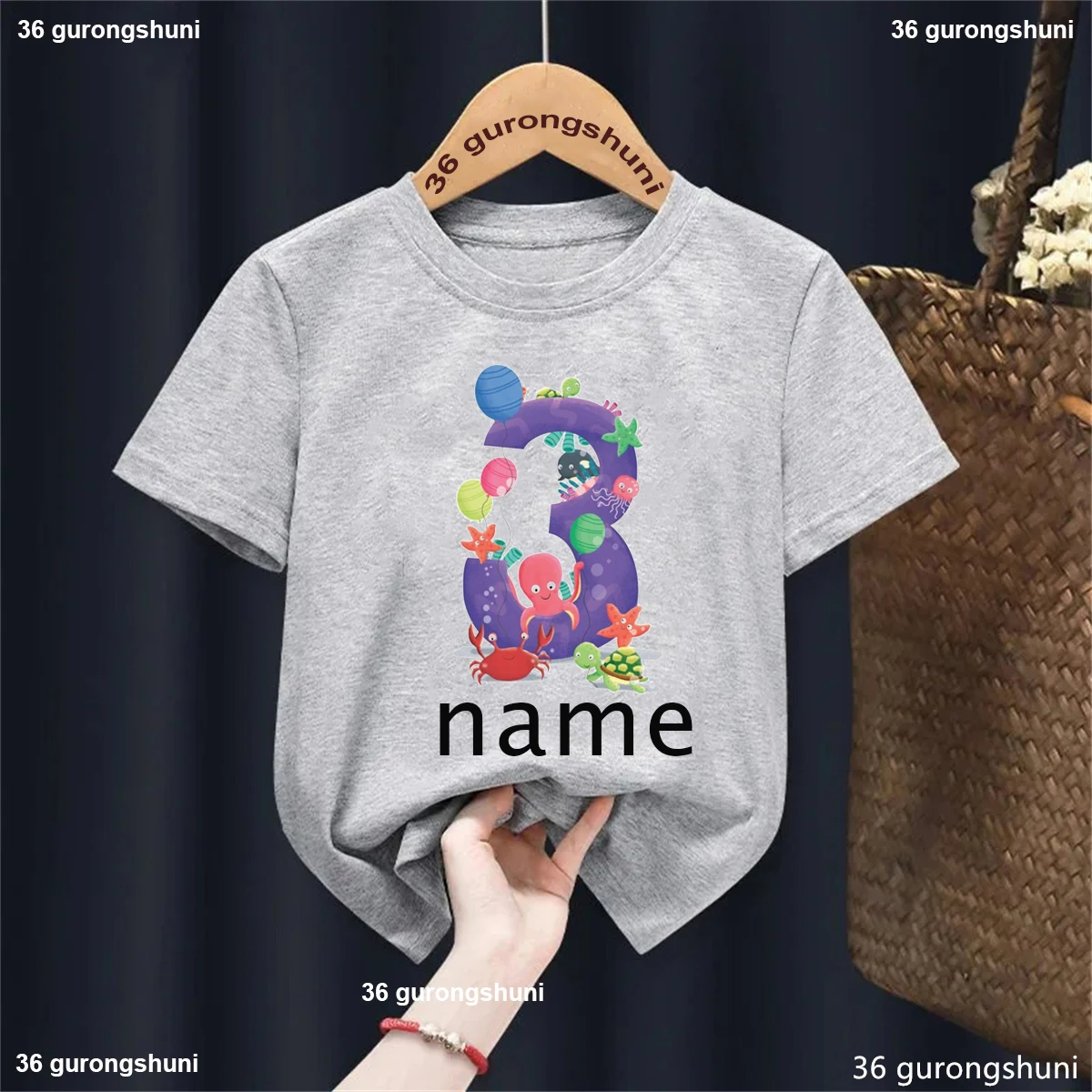 Niña viste camiseta personalizada fauna marina