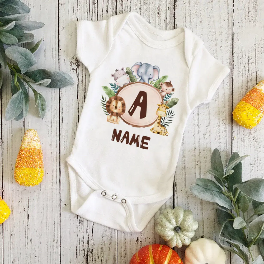 Diseño de animal salvaje en pelele para bebé
