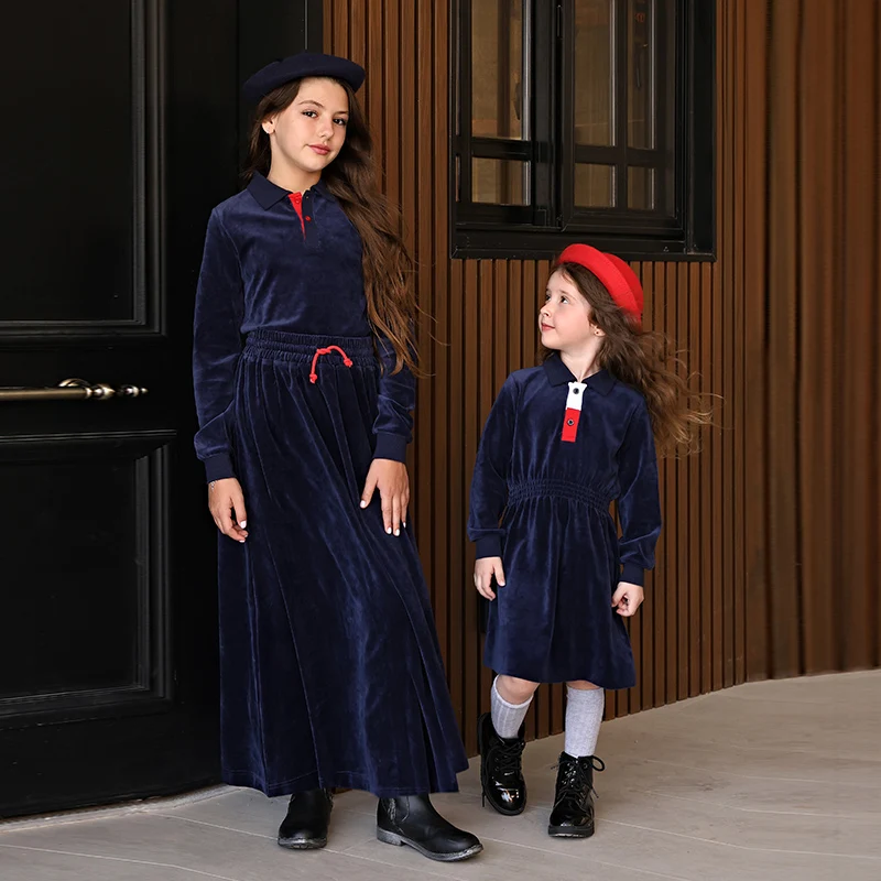 Conjunto familiar de terciopelo azul marino: vestido, camisa y pelele - imagen 2