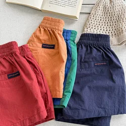 Pantalones cortos de verano holgados con letras bordadas para niños