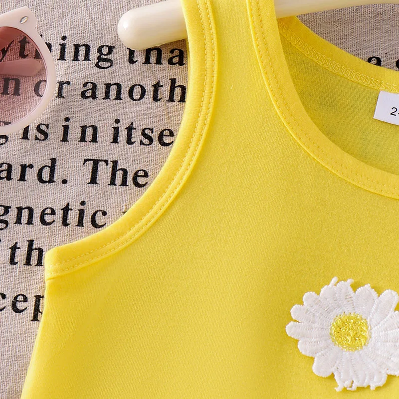 Conjunto de verano para niña sin mangas con flores y bermudas vaqueras - imagen 4