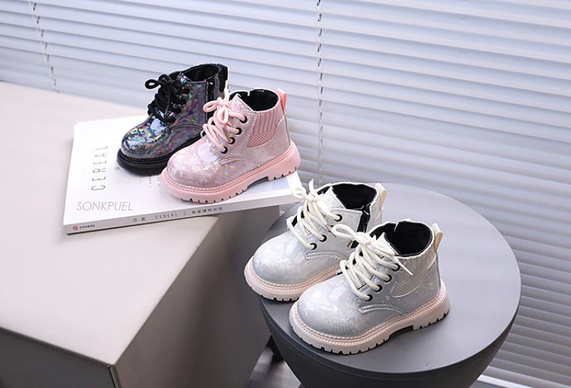 Botas infantiles con suela suave hasta el tobillo