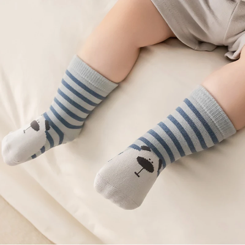Calcetines antideslizantes de algodón para bebé con dibujos a rayas - imagen 2