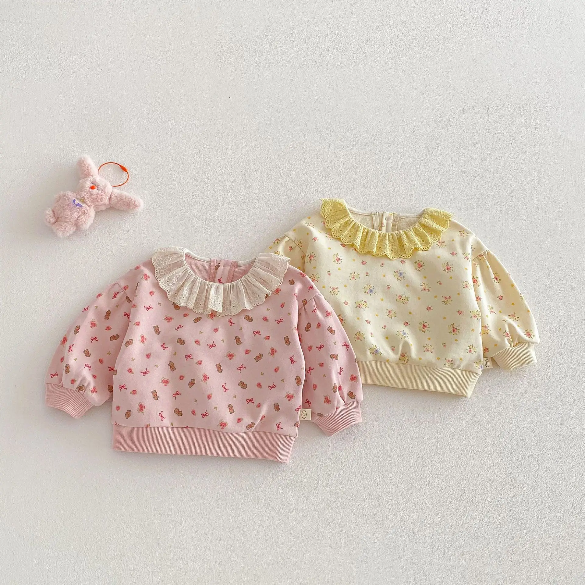 Sudadera con capucha y estampado floral de oso para niñas