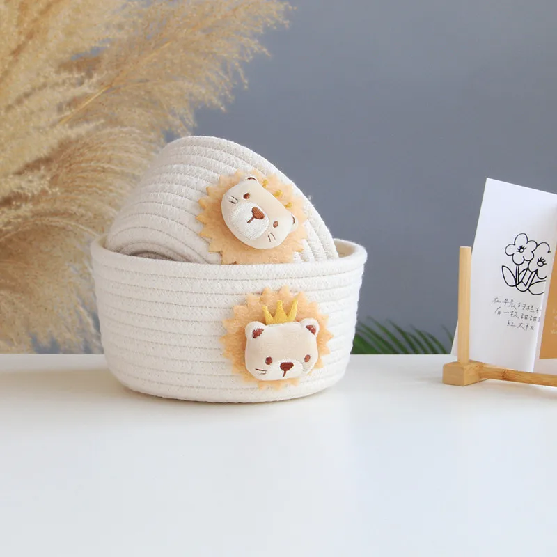 Cesta utilizada para almacenar ropa de bebé