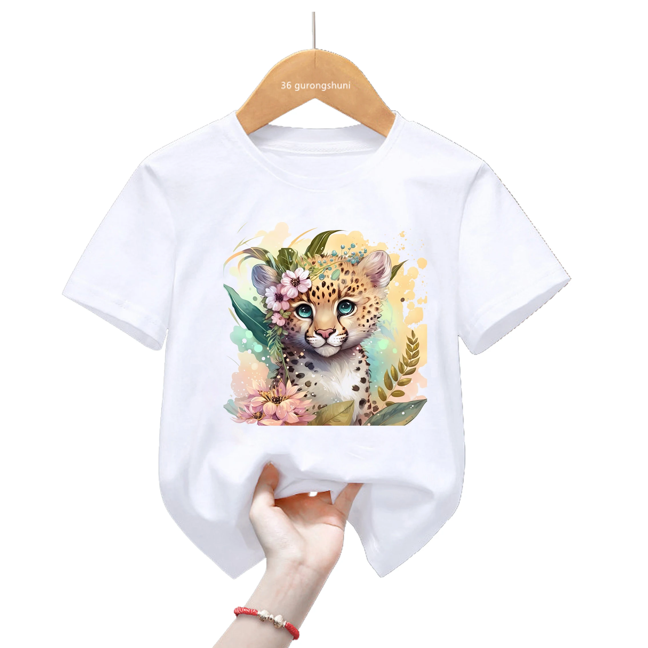 Detalle del estampado de tigre kawaii amarillo