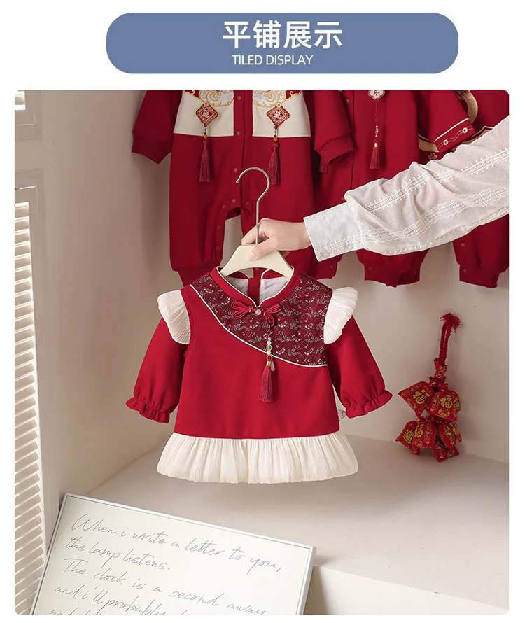 Vestido chino para niña visto desde atrás