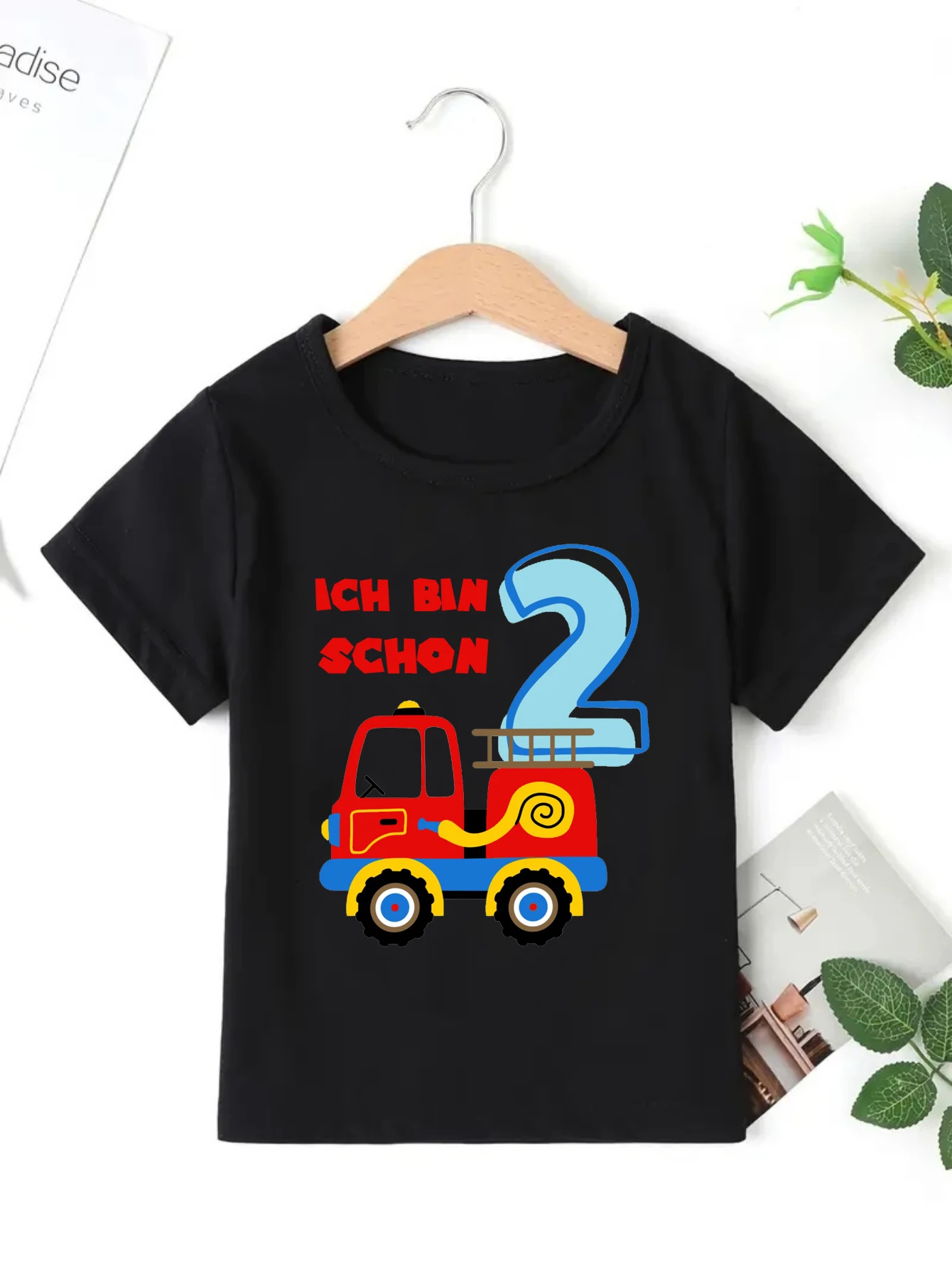 Camiseta cumpleaños infantil con dibujo camión bomberos - imagen 3