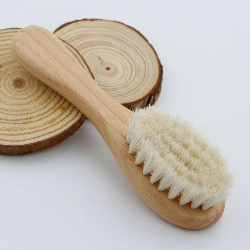 Cepillo de madera suave para bebé