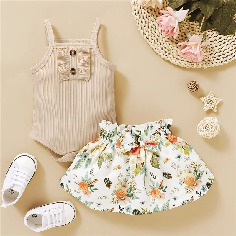 Conjunto chaleco tirantes y pelele floral para recién nacida - imagen 2