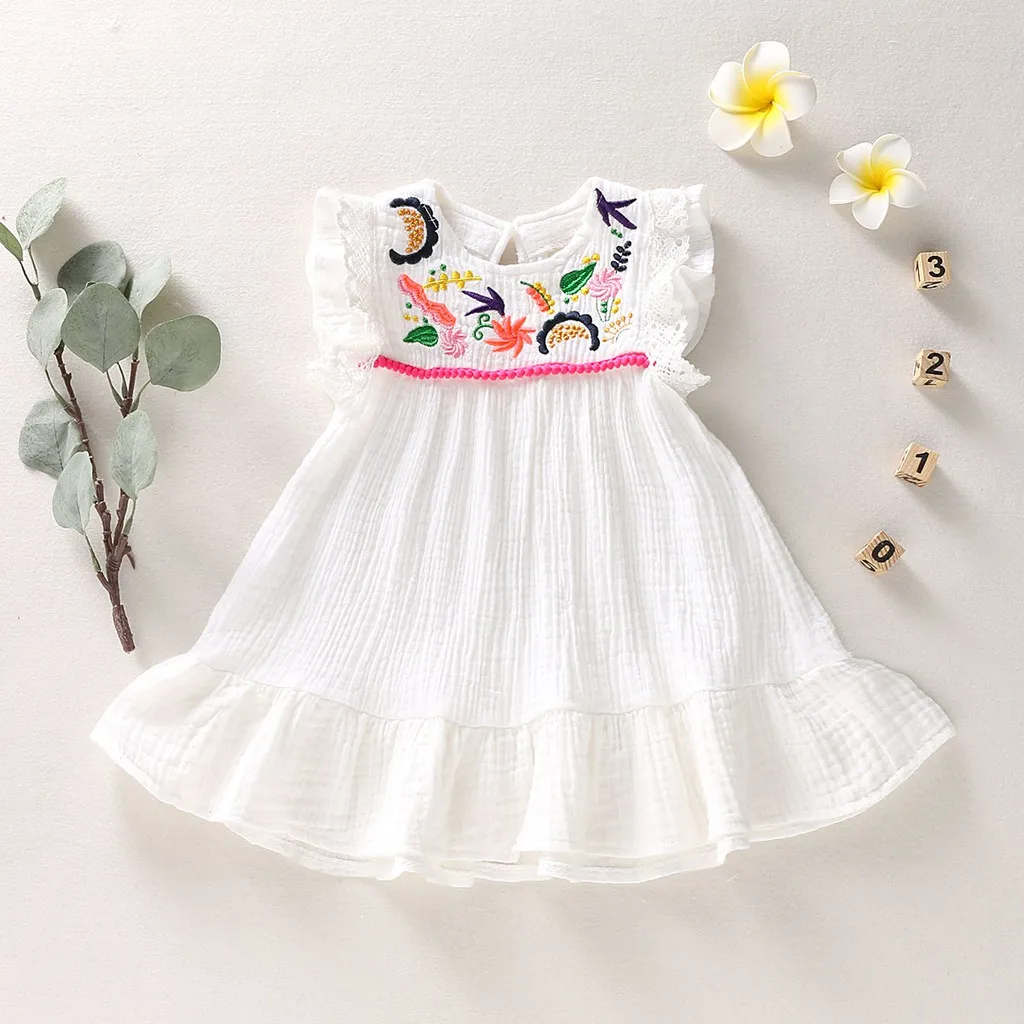 Vestido niña verano lino plisado con bordado delicado manga corta