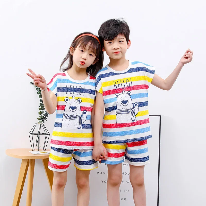 Camiseta y short en colores vivos
