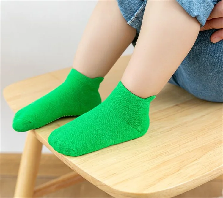 Calcetines con diseño divertido para niña