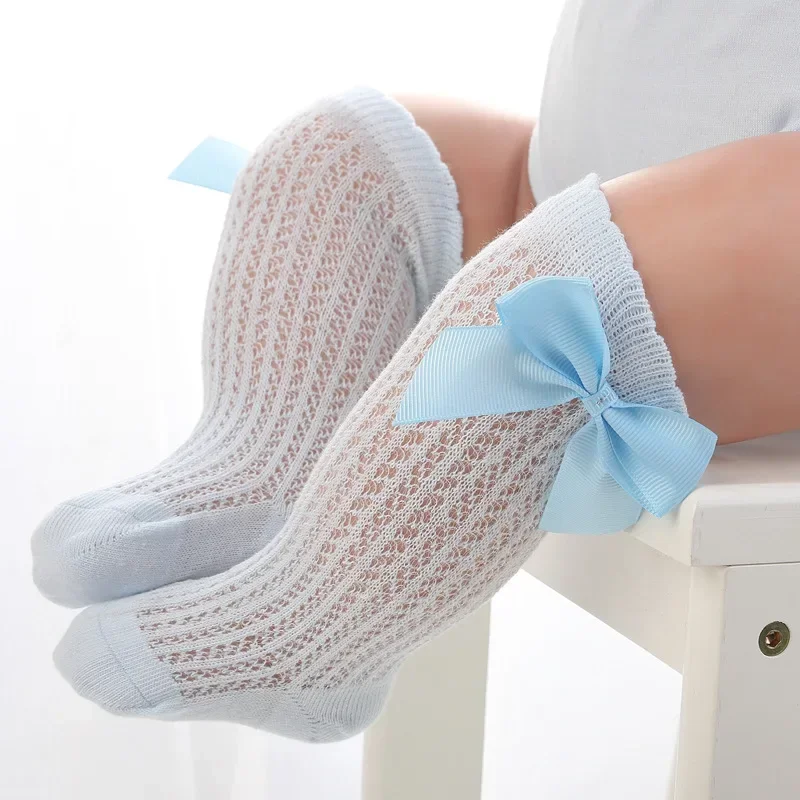 Calcetines de malla veraniegos para niñas con lazos rojos - imagen 2
