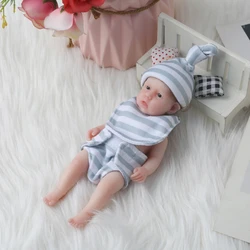 Muñeca bebé recién nacido Reborn de aspecto real con vestido delicado