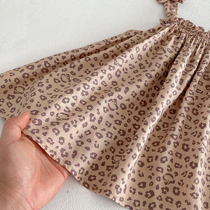 Vestido de verano para niña con tirantes finos estampado leopardo