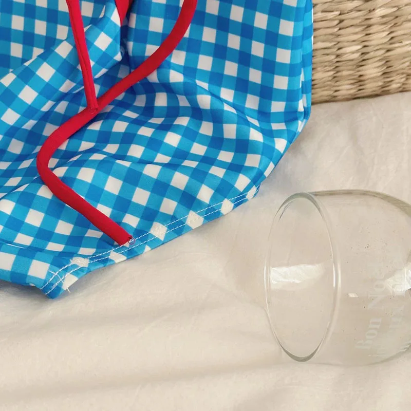 Conjunto completo visto desde atrás