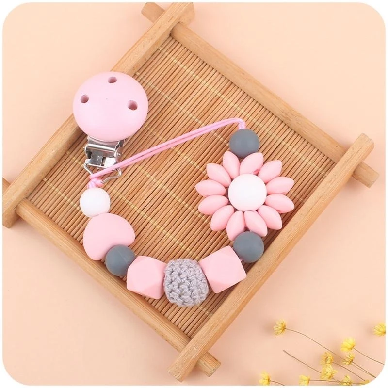 Clip con cuentas de silicona de colores