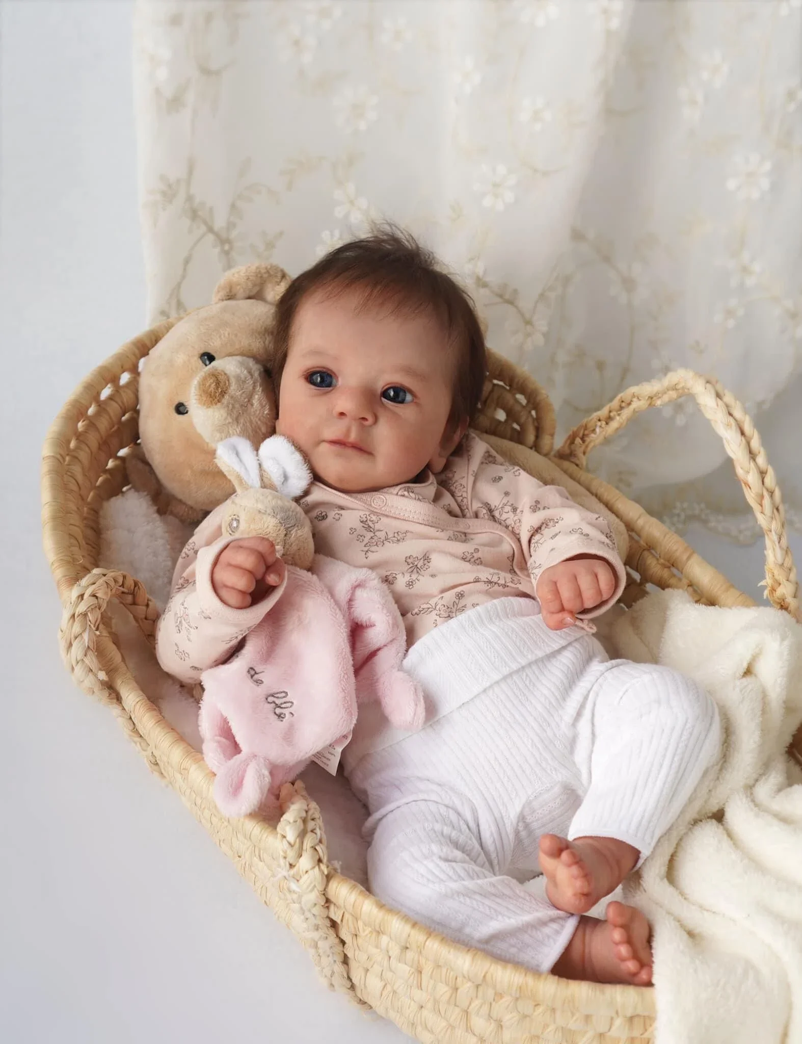 Muñeca Reborn Felicia de 49 cm vestida