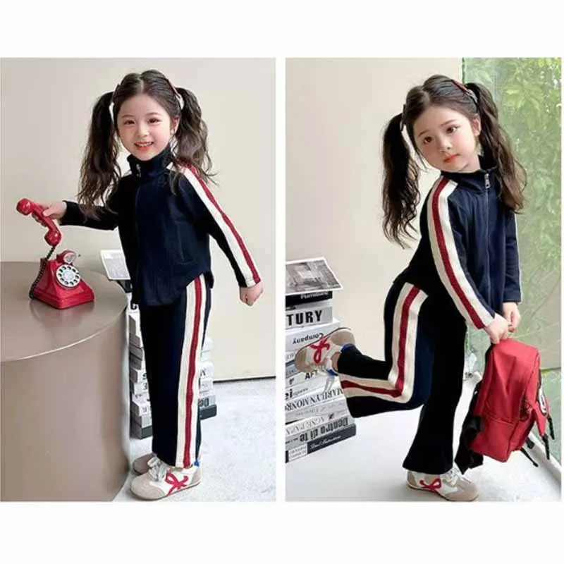 Conjunto a rayas infantil de frente