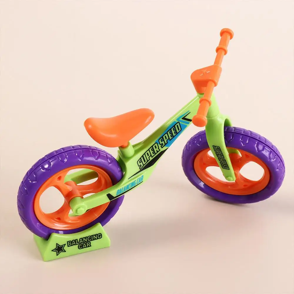 Bicicleta de juguete de equilibrio de plástico modelo rábano - imagen 4