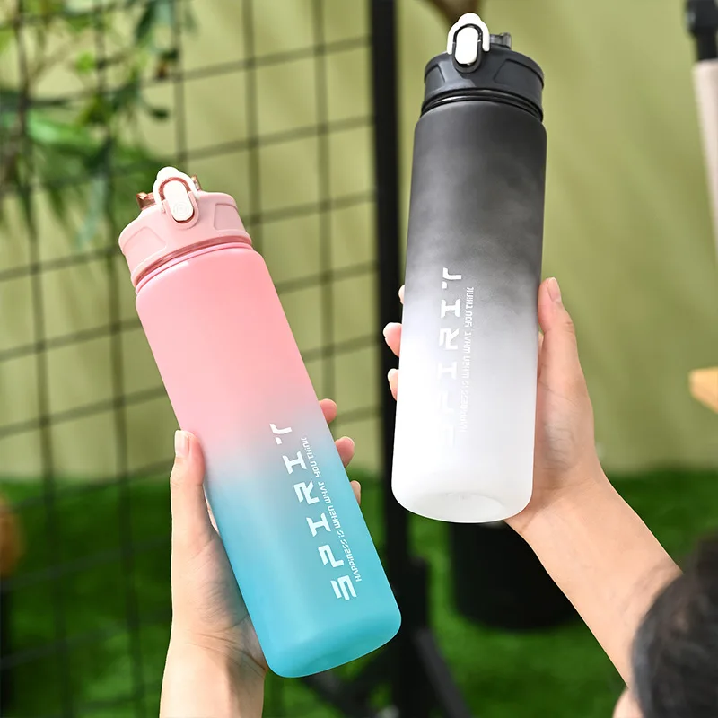 Botella deportiva con diseño de Kirby y acabado esmerilado