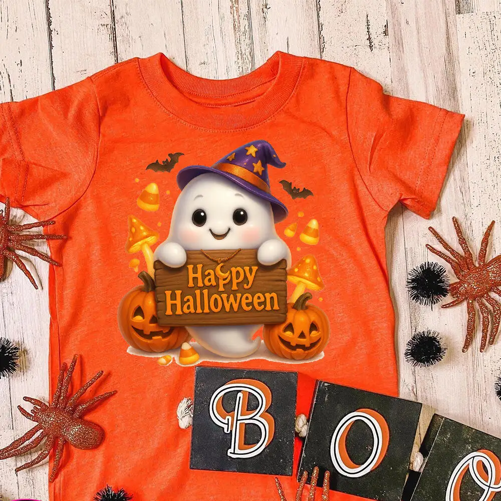 Camiseta frontal con estampado de calabaza kawaii en tonos naranjas y blancos