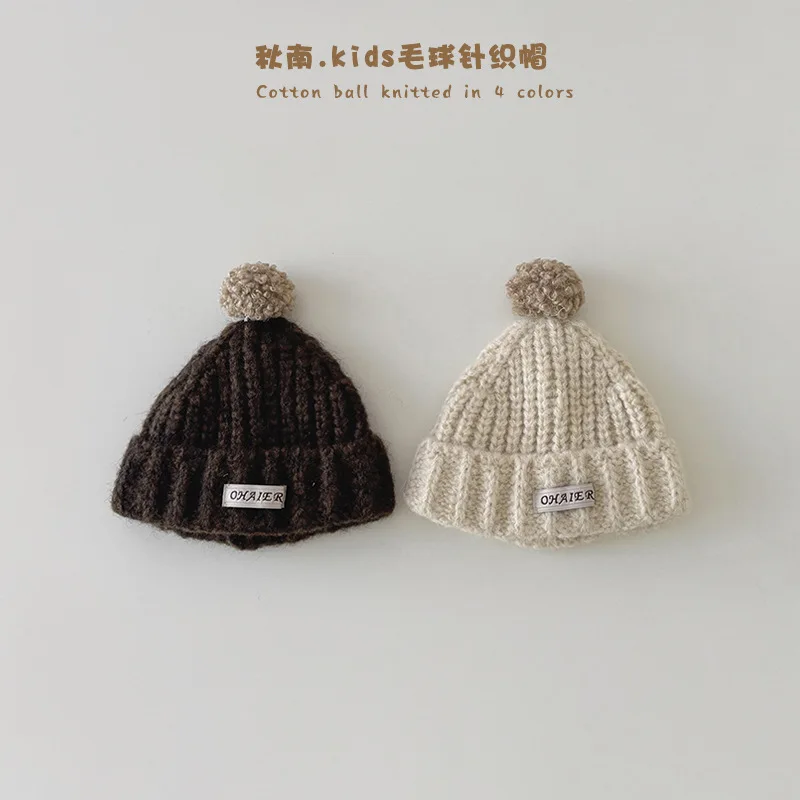 Gorro bebé INS de punto con puños suaves color sólido