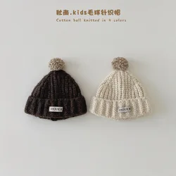 Gorro bebé INS de punto con puños suaves color sólido