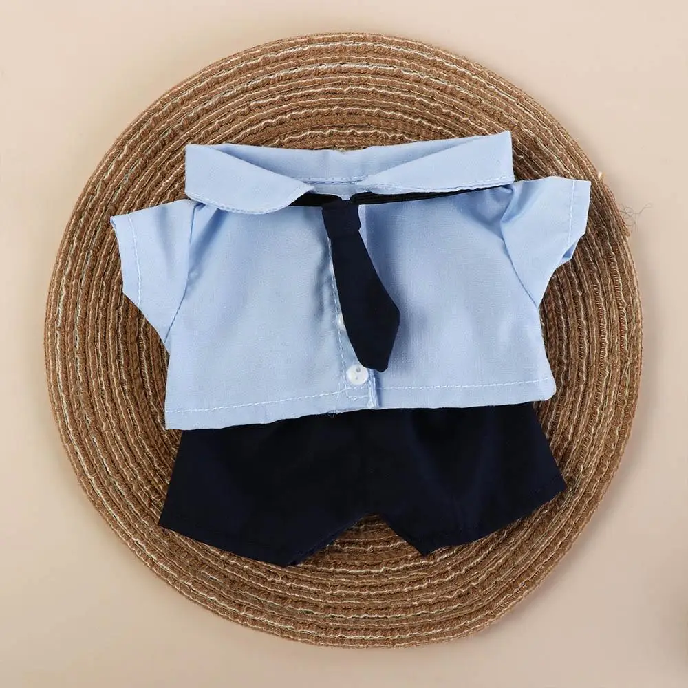 Detalle de la corbata y el cuello de la camisa