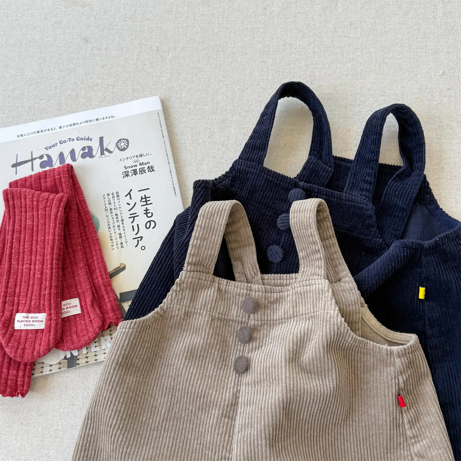 Mono de pana para niña con tirantes sueltos de otoño - imagen 2