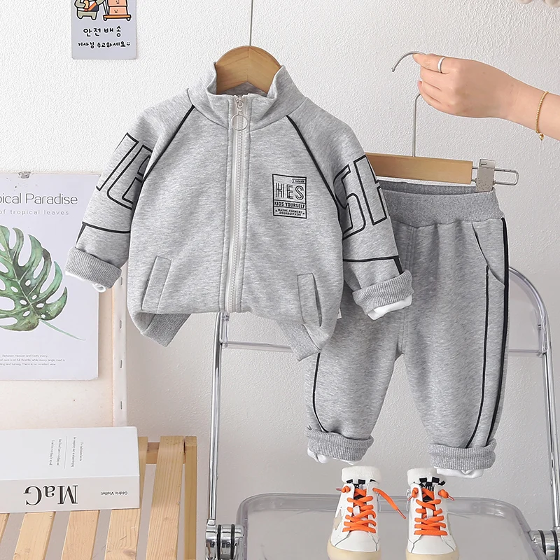 Conjunto bebé de primavera-otoño: chaqueta y pantalón infantil - imagen 3