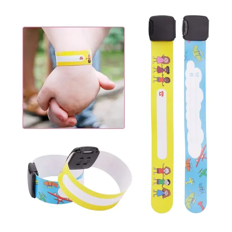 Pulsera con hebilla a prueba de niños cerrada