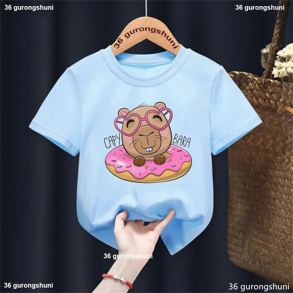 Camiseta infantil de capibara donut de chocolate, manga corta - imagen 2