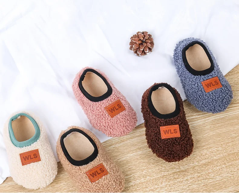 Zapatillas antideslizantes de felpa para niño