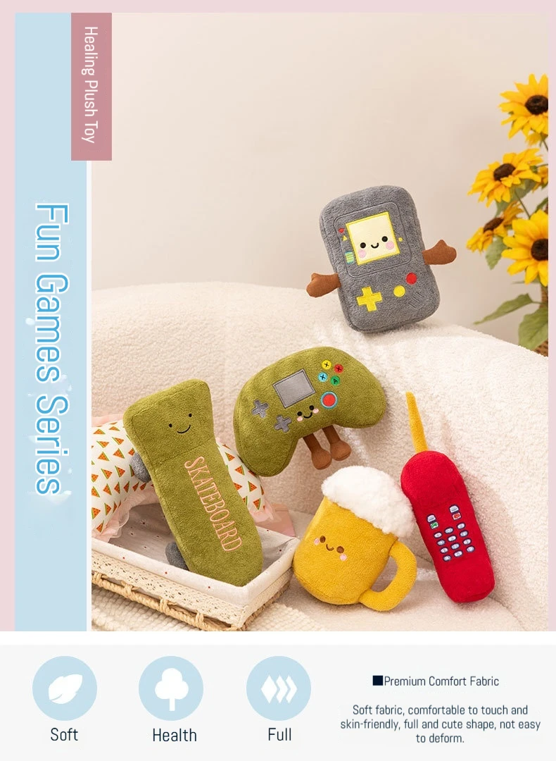 Peluche monopatín kawaii mostrando su diseño frontal y trasero