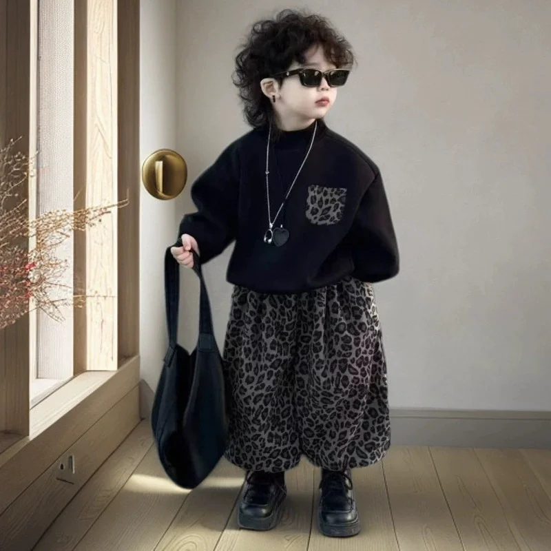Conjunto de otoño para niños con sudadera y pantalón estampado - imagen 2
