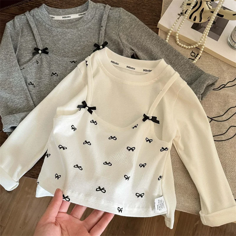 Conjunto de tops de otoño para niñas y niños mostrando colores y detalles
