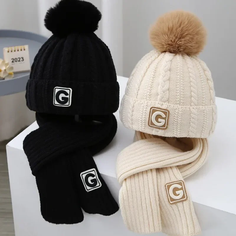 Gorro de punto cálido para bebé con bufanda color café - imagen 4
