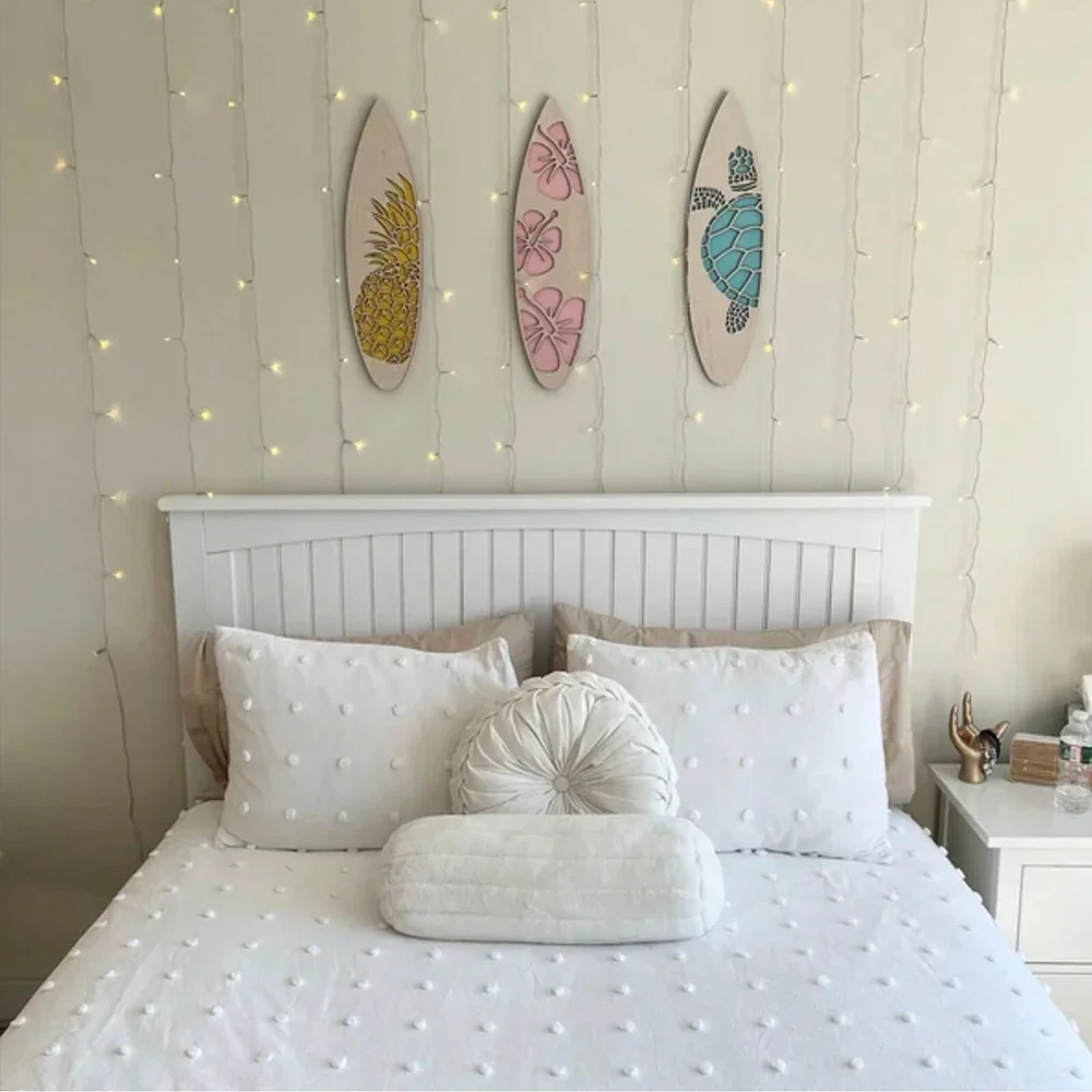 Tablero de madera con combinación de elementos tropicales