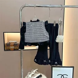 Conjunto infantil de primavera con chaqueta y pantalón acampanado