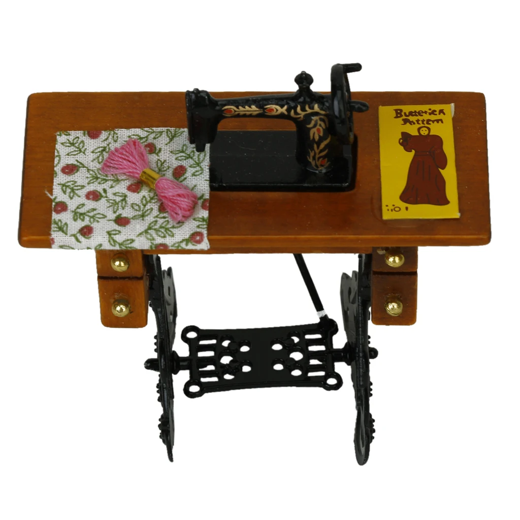 Máquina de coser en miniatura vintage decorativa para casa de muñecas