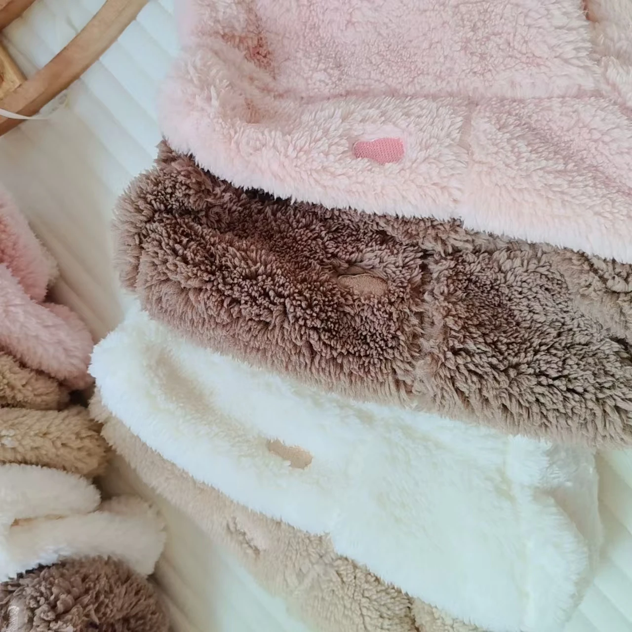 Calcetines antideslizantes de invierno para bebé con bordado pingüino - imagen 4