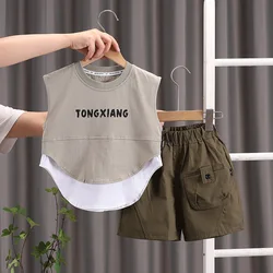 Conjunto verano niño: chaleco sin mangas y short de algodón