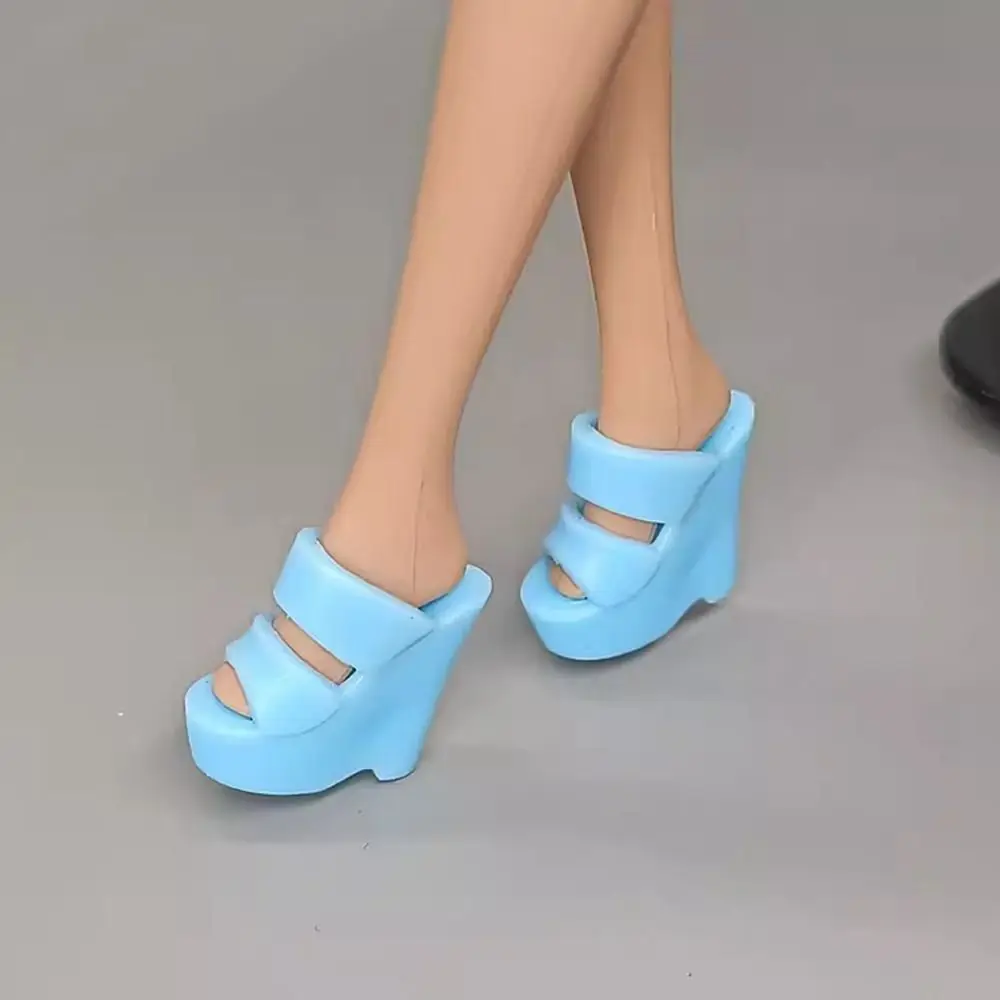 Conjunto de zapatos para muñeca en distintos estilos
