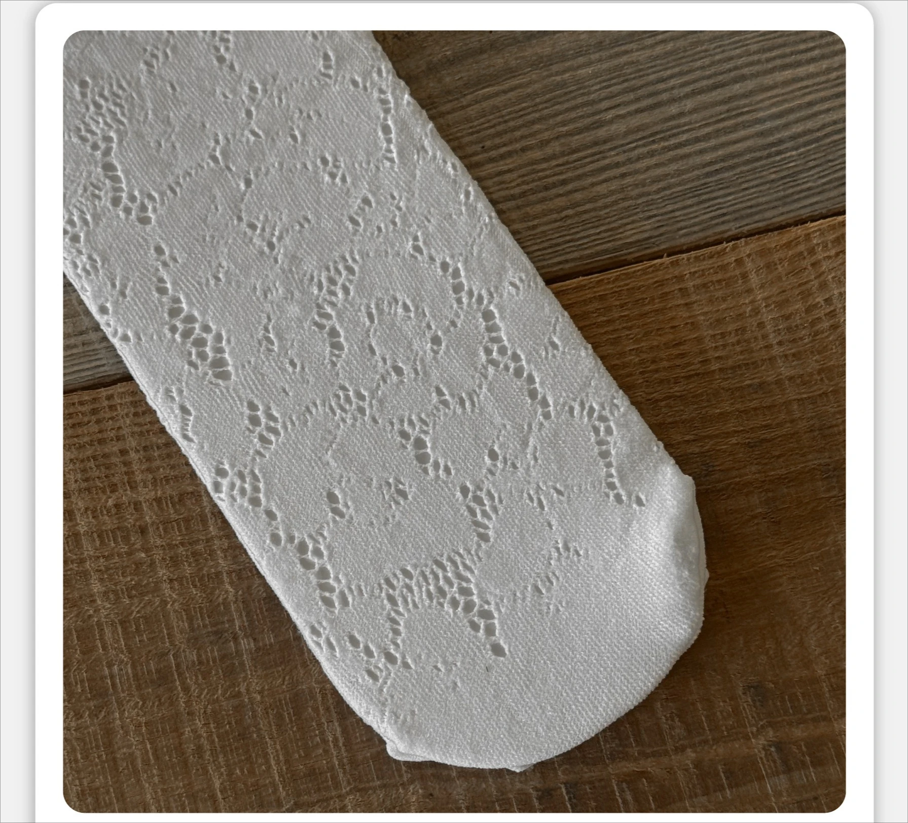 Calcetines blancos de malla con lazo de mariposa