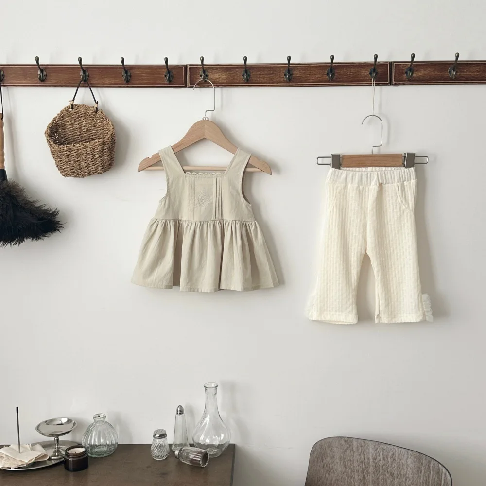 MILANCEL Blusa de bebé sin mangas con flores bordadas - imagen 4