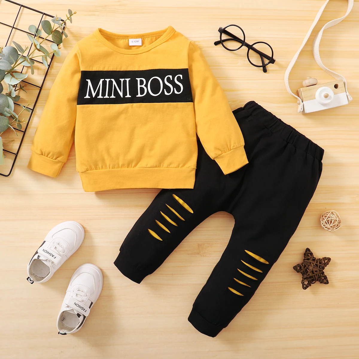 Top y pantalones frente